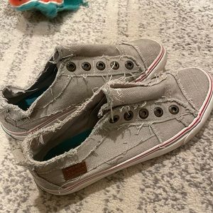 Tan/green Blowfish’s Worn a handful of times. Will be cleaned prior to shipping